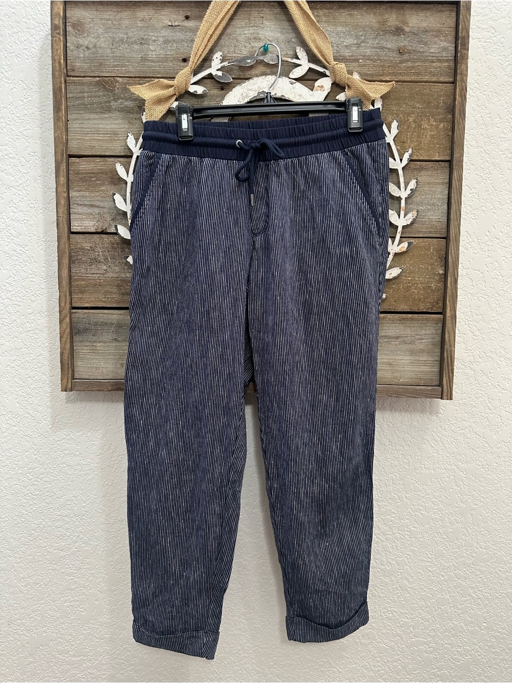 Athleta Navy Pinstripe Drawstring Linen pants ladies size 8